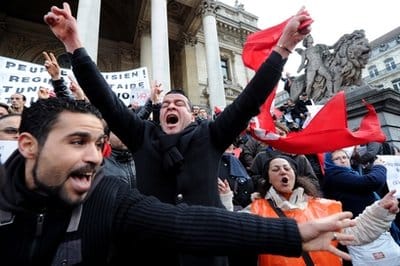 A tunéziai Berlusconi részvételével megkezdődött az elnökválasztás az arab országban