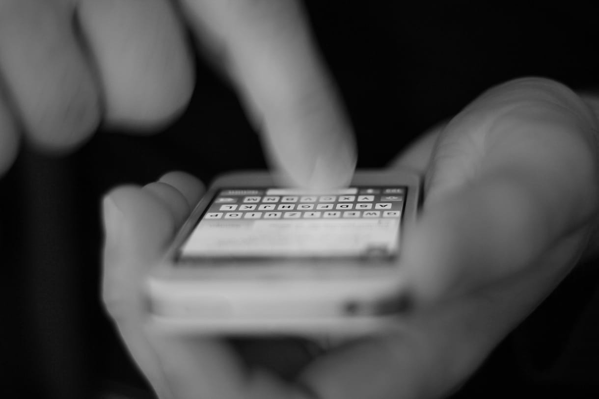 Kivizsgálják a magyarországi SMS-díjakat