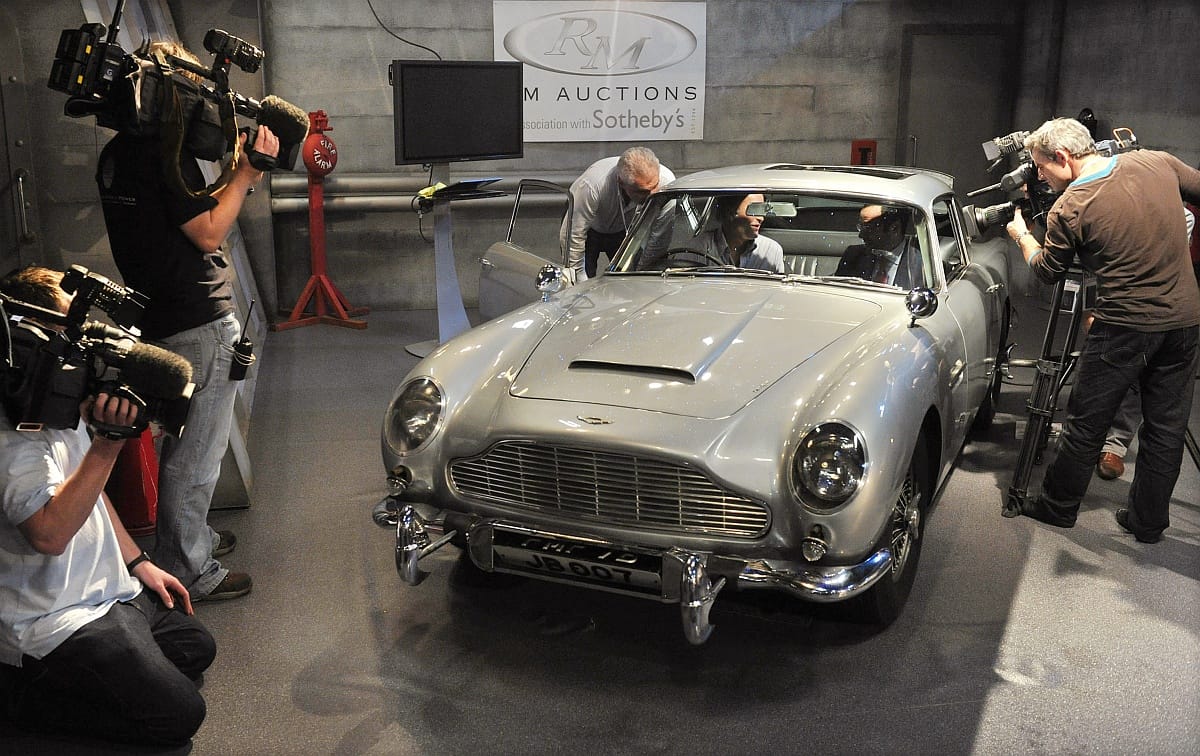 Ő a Bond-filmekből ismert Q a valóságban