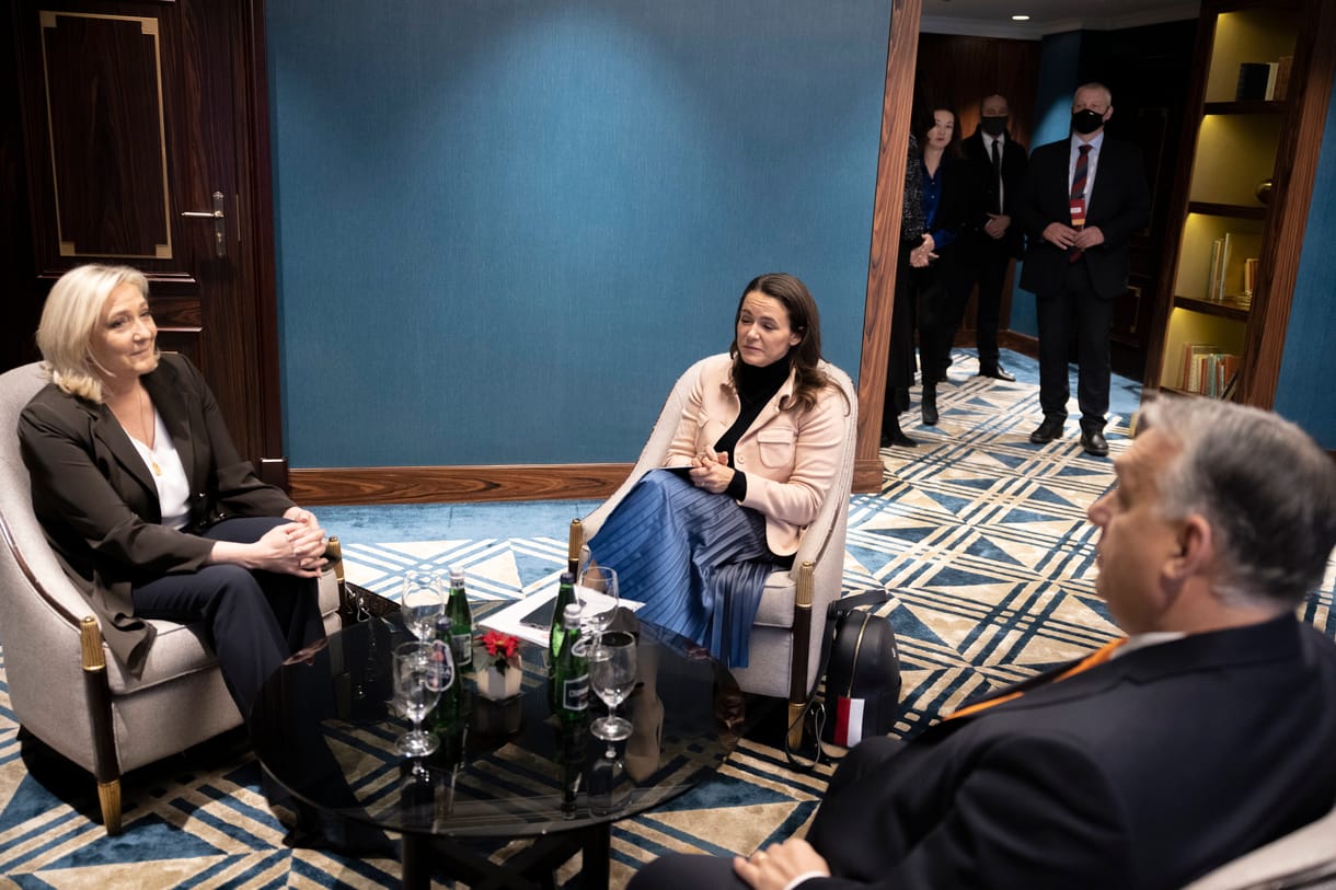 Beszédesek Orbán varsói képei, egyik fontos szövetségese hiányzik