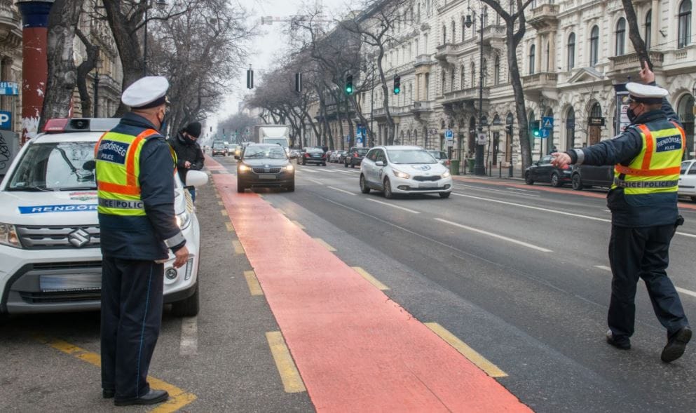 Két nap alatt 68 autóst büntettek a rendőrök buszsávban közlekedésért vagy ott parkolásért