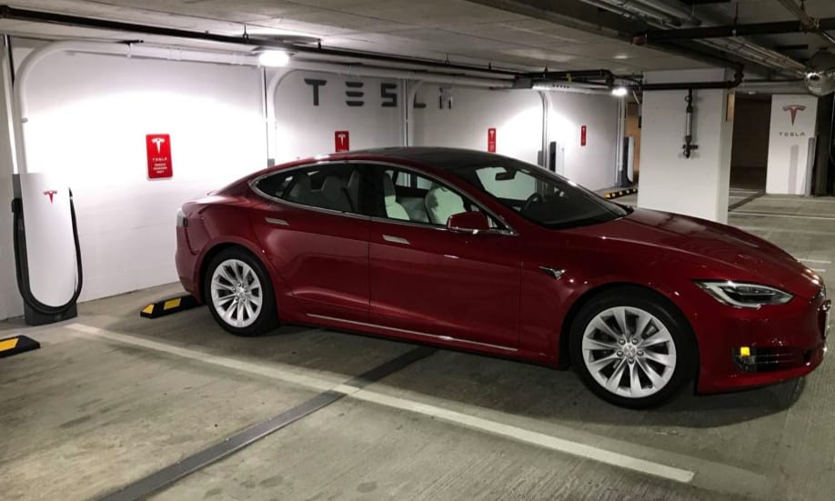 Újfajta gyorstöltőket telepít a Tesla – a városok lefedése a cél