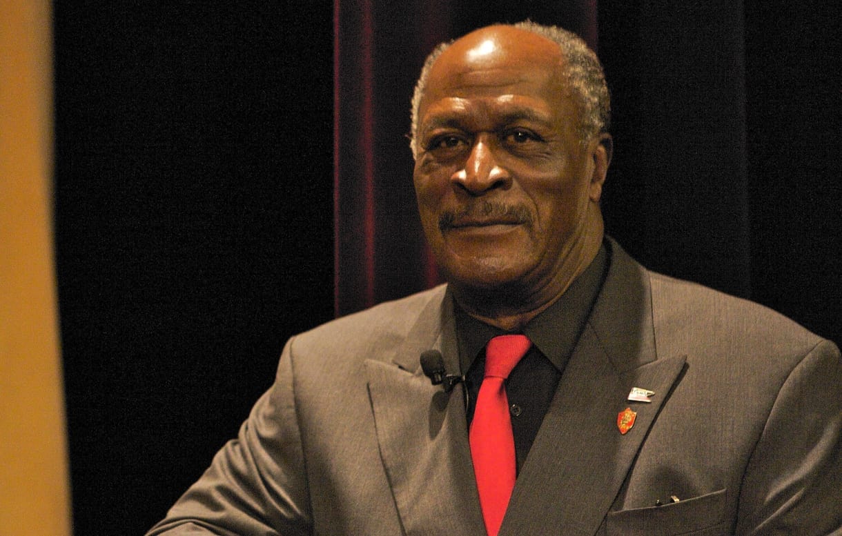 Meghalt John Amos, a Gyökerek Kunta Kintéje