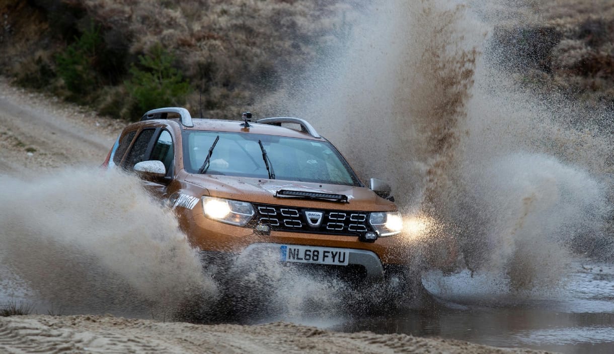 Begyűrűzött a trend: a Magyarországon eladott új kocsik fele SUV