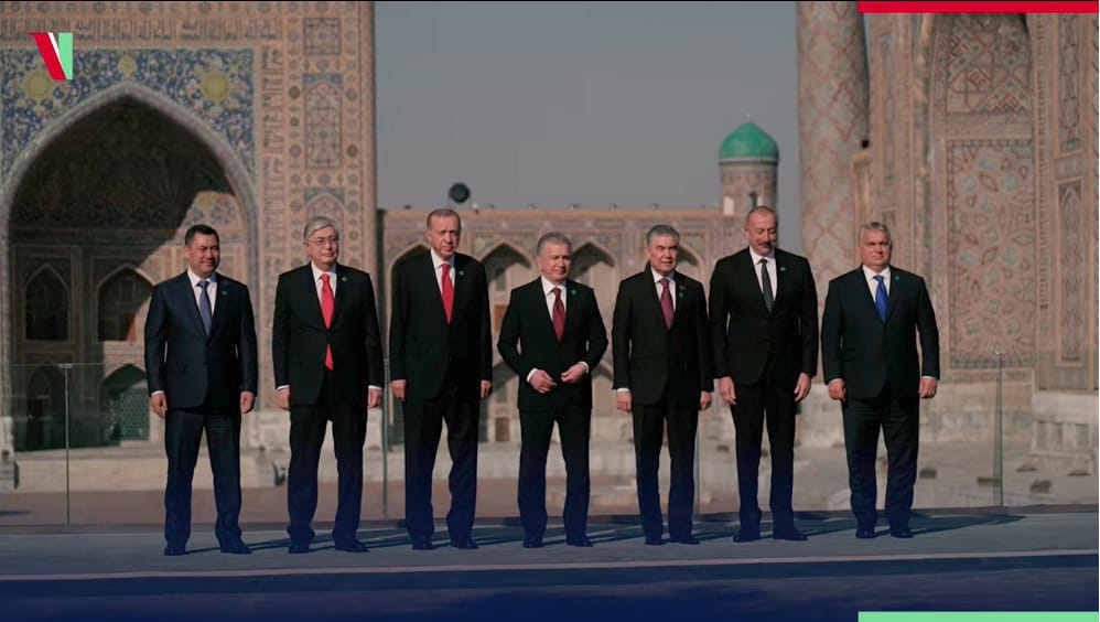 A türk csúcstalálkozó még soha nem volt annyira hipnotikus, mint Orbán videóján