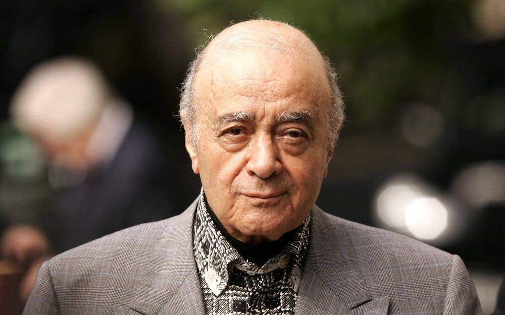 Újabb súlyos vádak: kiküldték a fekete dolgozókat, ha Mohamed Al-Fayed megjelent a Harrodsban