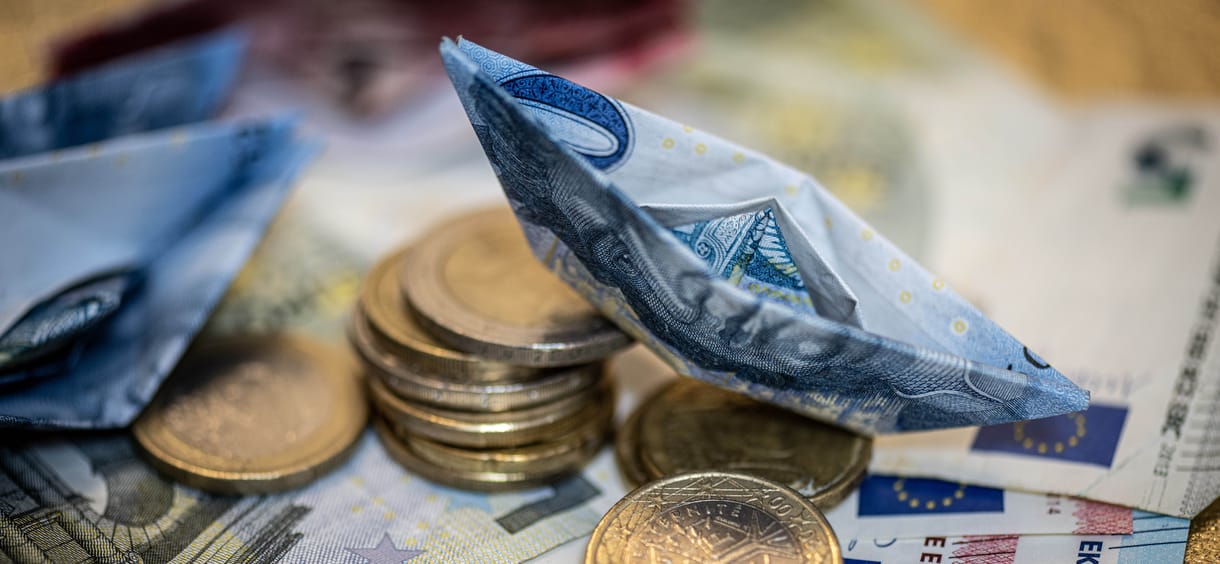 Egyre távolabb kerülünk az euró bevezetésétől, és ennek vannak veszélyei