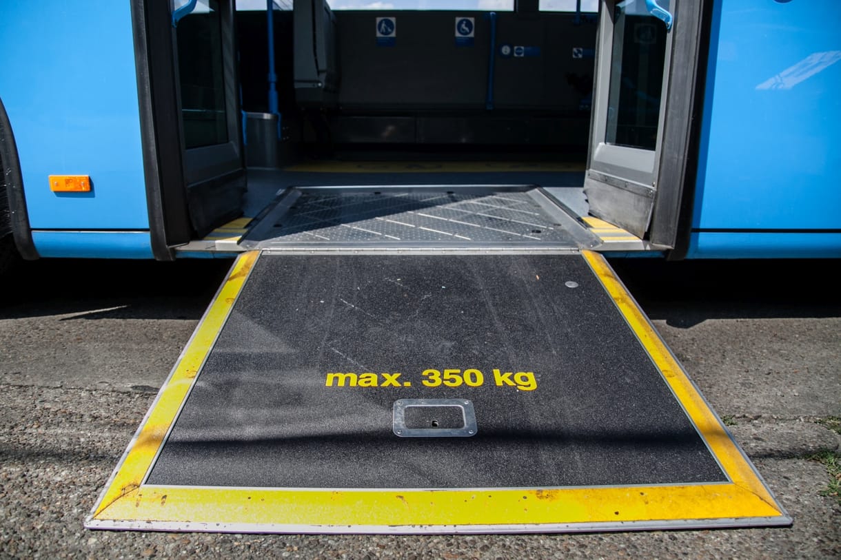 Két budapesti busz sem vett fel egy kerekesszékes férfit Rákospalotán