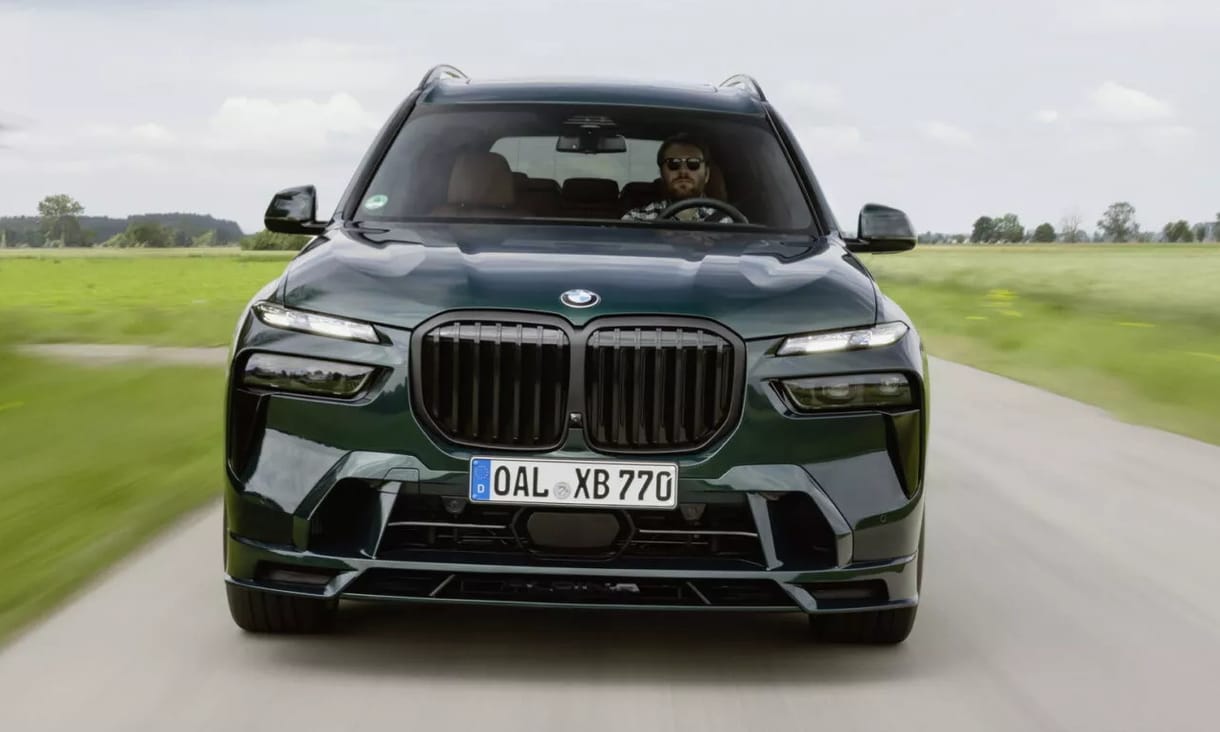 Öltöny és sportcipő: íme az Alpina csúcs BMW X7-ese