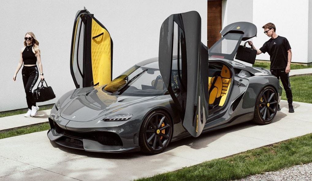 A Koenigsegg egymilliárd forintos autójának kulcstartója lényegében egy Fabergé-tojás