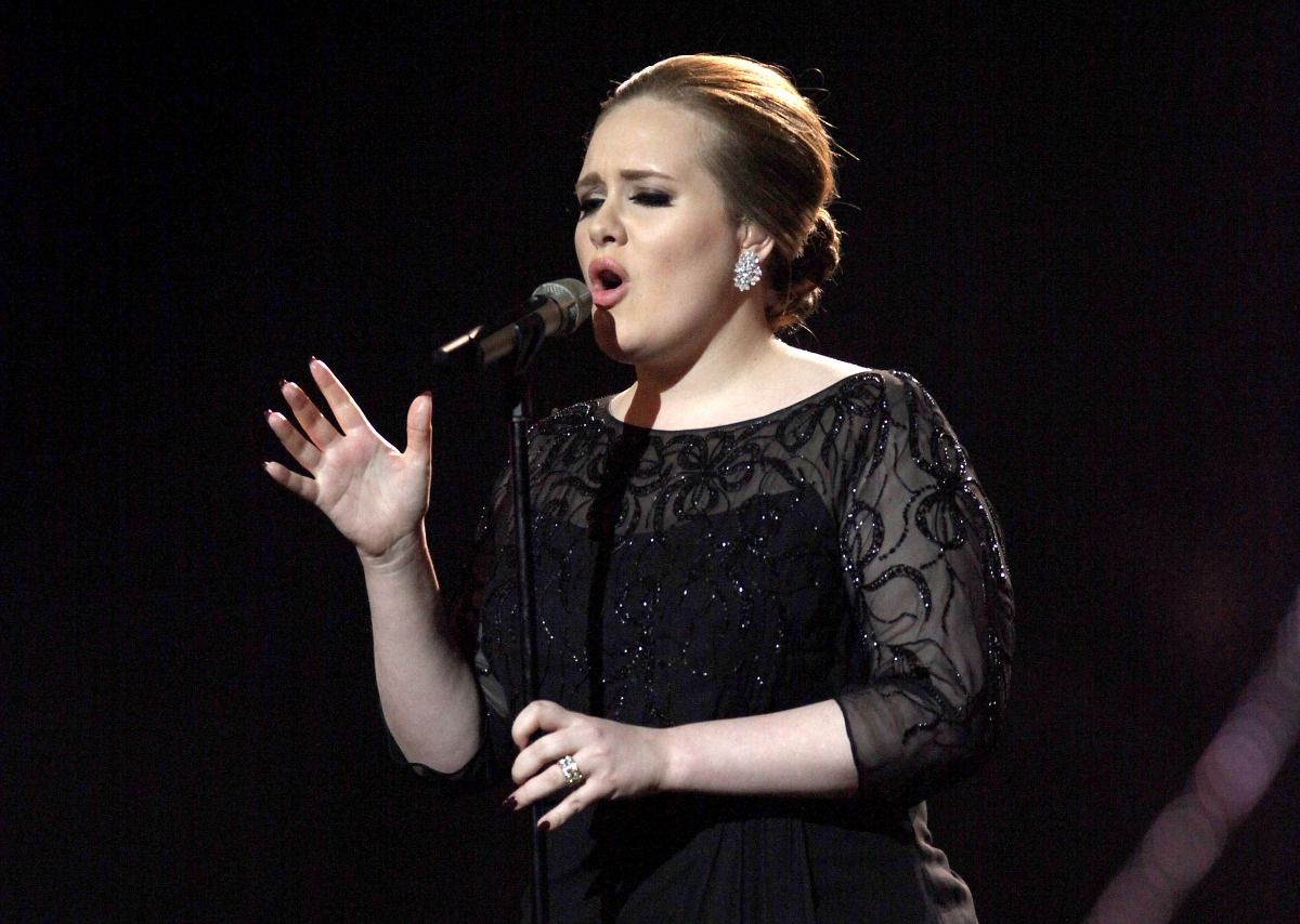 Adele lenyomta Amy Winehouse-t is