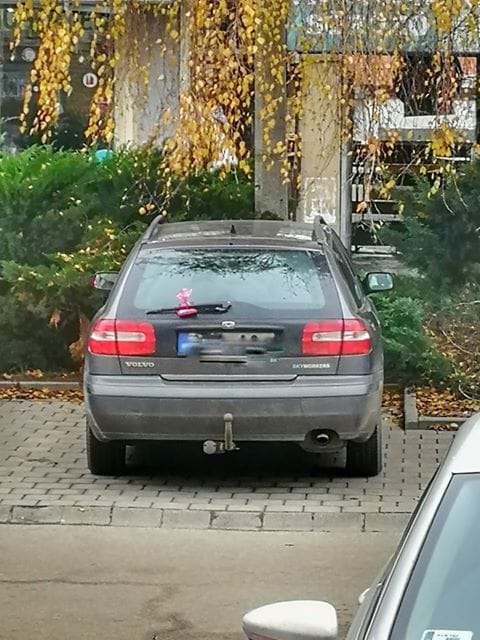Fizetett, mégis jól meglepődött az autós, aki pénteken Kapuváron parkolt