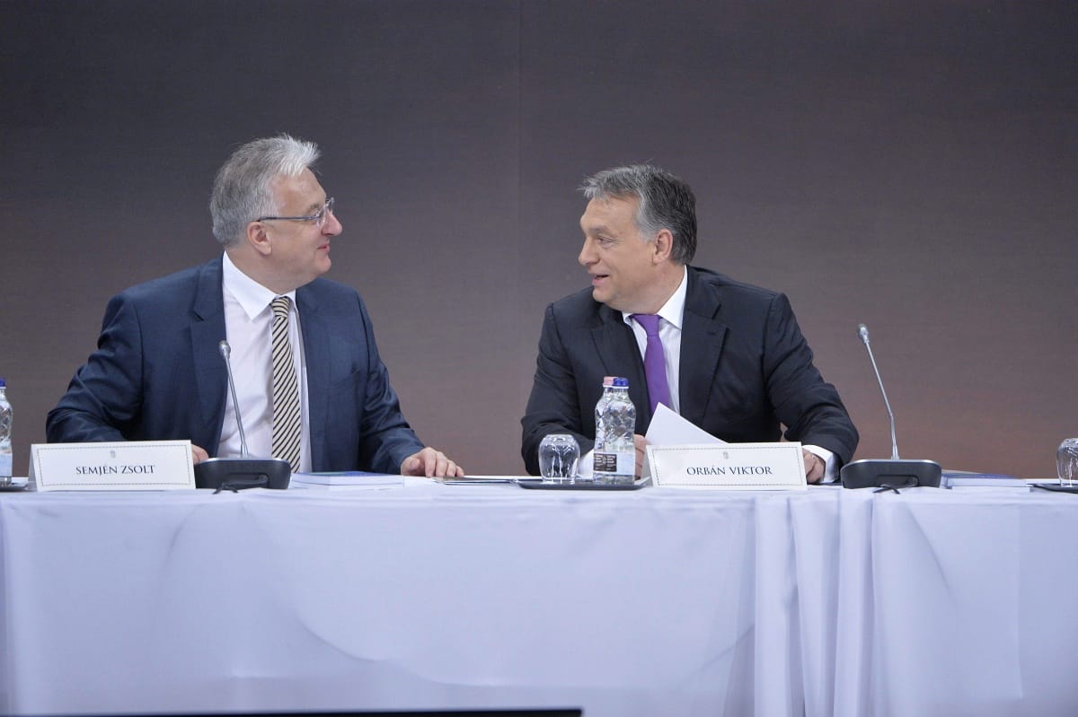Orbán titkos háttérmegállapodást sejt