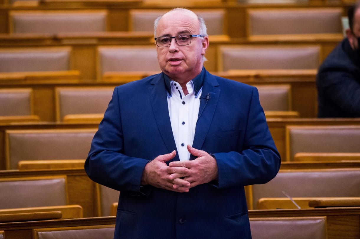 Egy Fidesz-képviselő szerint az ellenzék a „gazdik” parancsára sürgeti Svédország NATO-felvételét