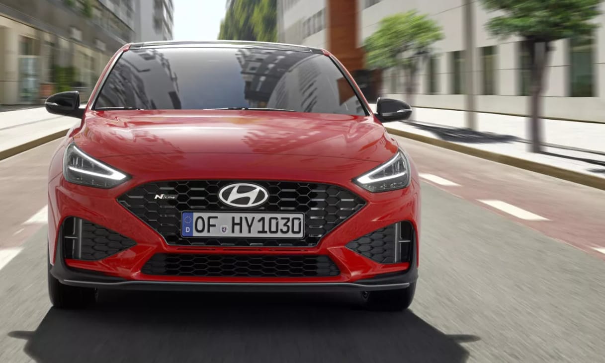 Dehogy halott a szedán és a kombi: Magyarországon a Hyundai új népautója, a legfrissebb i30