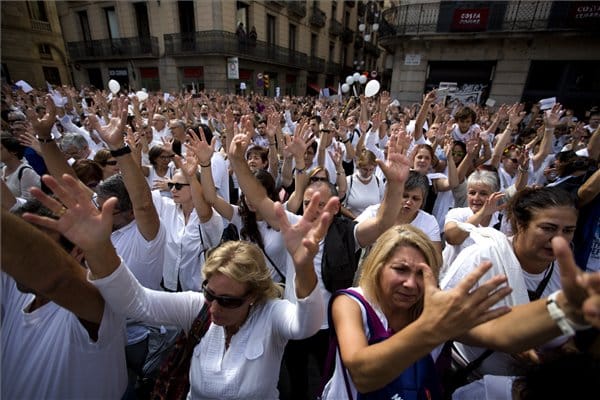 Hatalmas tömeg vonult Barcelona utcáira, nem akarnak katalán függetlenséget