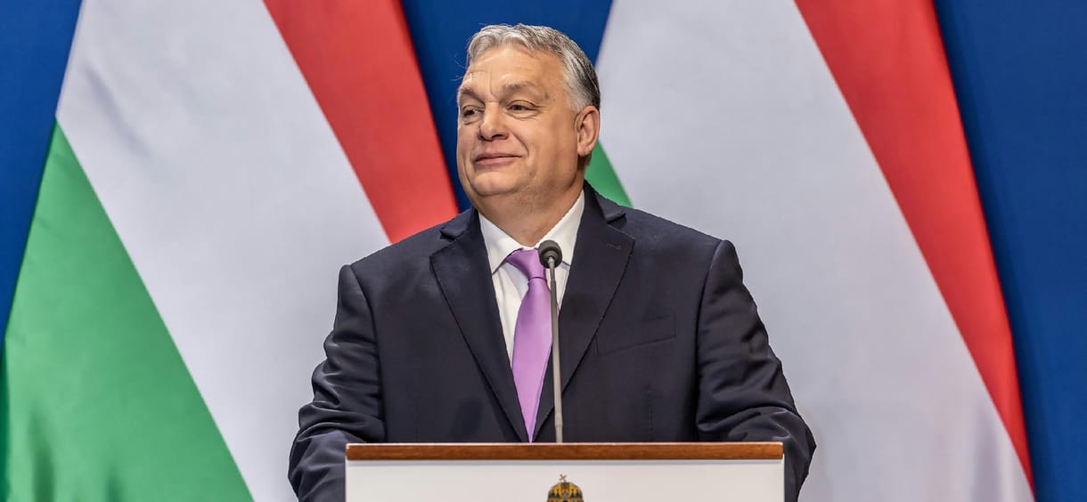 Orbán egy spanyol szélsőjobbos kampányrendezvényen üzent: Nekünk hazafiaknak el kell foglalnunk Brüsszelt, újra naggyá kell tenni Európát