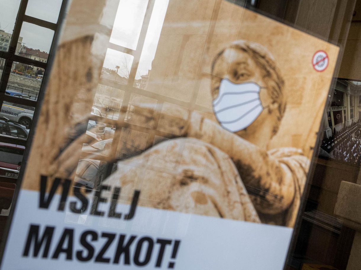 Májustól a kórházakban és a szociális intézményekben sem lesz kötelező a maszk