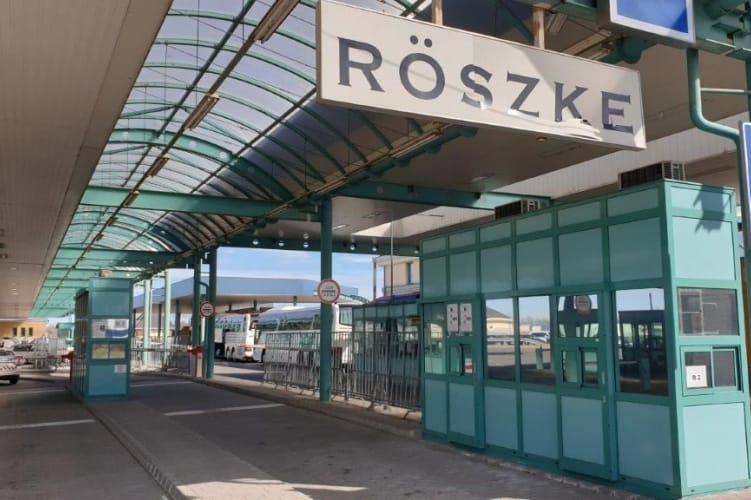 Gépkarabélyokkal bukott le egy albán sofőr Röszkén