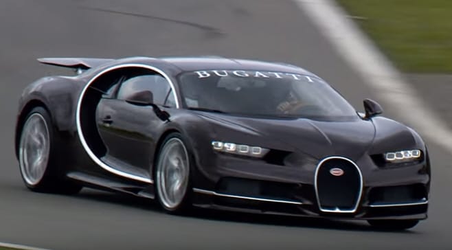 A Bugatti vezérigazgatója azt is tudja, hogyan kell vezetni – videó