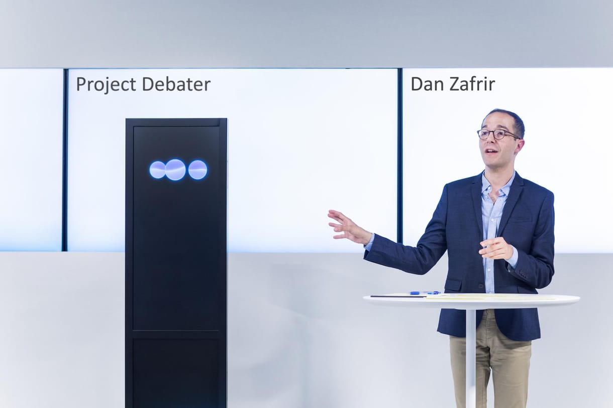 Már ott tart a mesterséges intelligencia, hogy simán leérveli egy vitában az embert