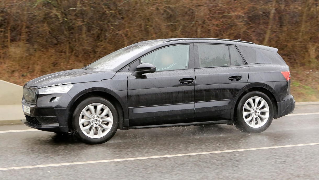 Közúton fotózták le az elektromos Skoda Enyaqot