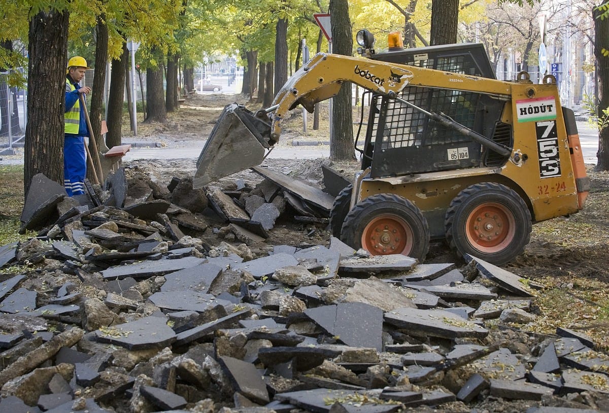 Zavarja a lakókat a kecskeméti útfelújítás (Galéria)