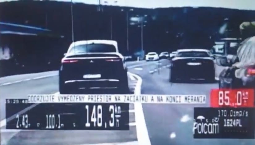 Ausztriáig üldöztek egy ámokfutót a pozsonyi rendőrök – videó