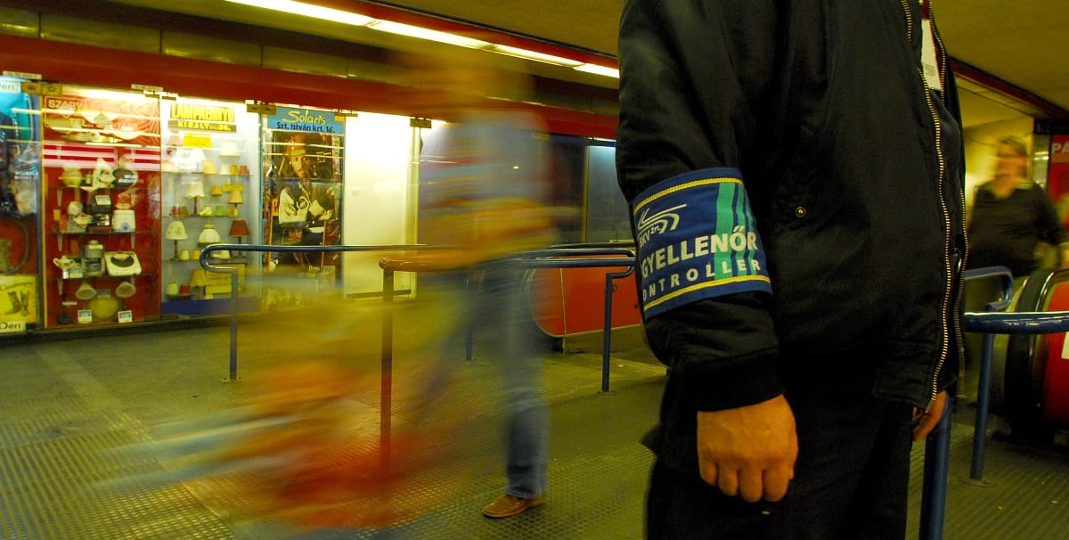 Káromkodó ellenőrnő kobzott el érvényes bérletet a Kálvin téren