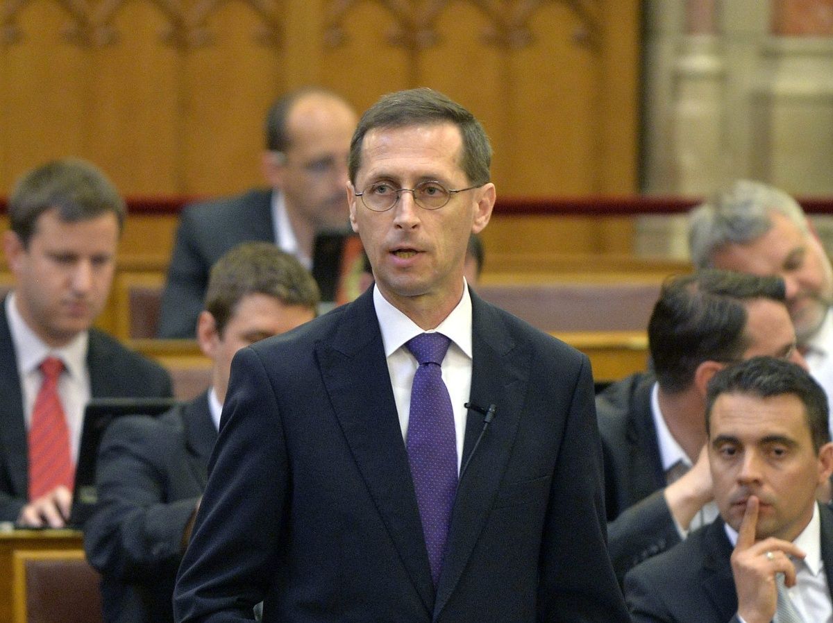 Varga Mihály: 2 százalék alá mehet a deficit
