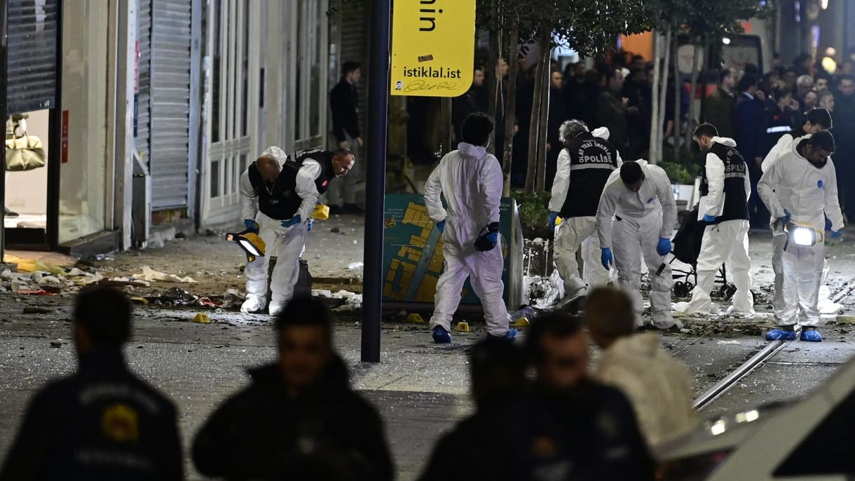 Török belügyminiszter: őrizetbe vették az isztambuli robbantás fő elkövetőjét, aki a PKK-hoz köthető