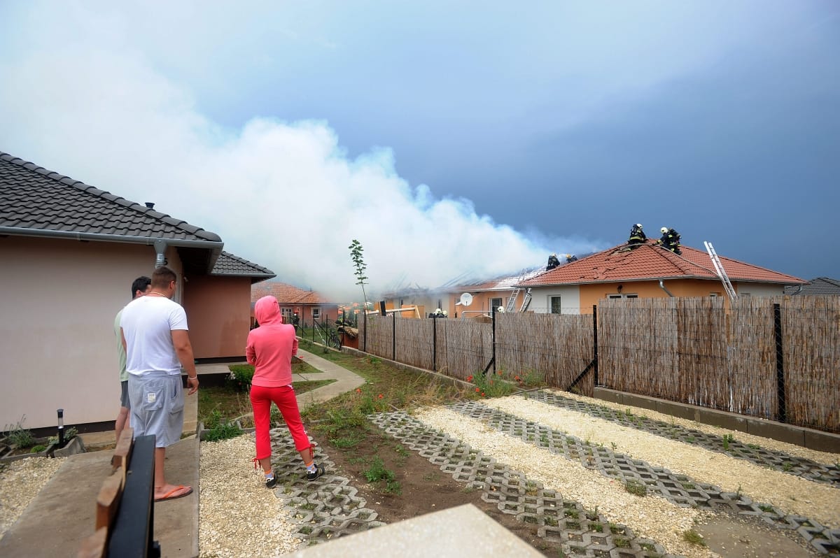 Villám csapott egy házba Pécelen
