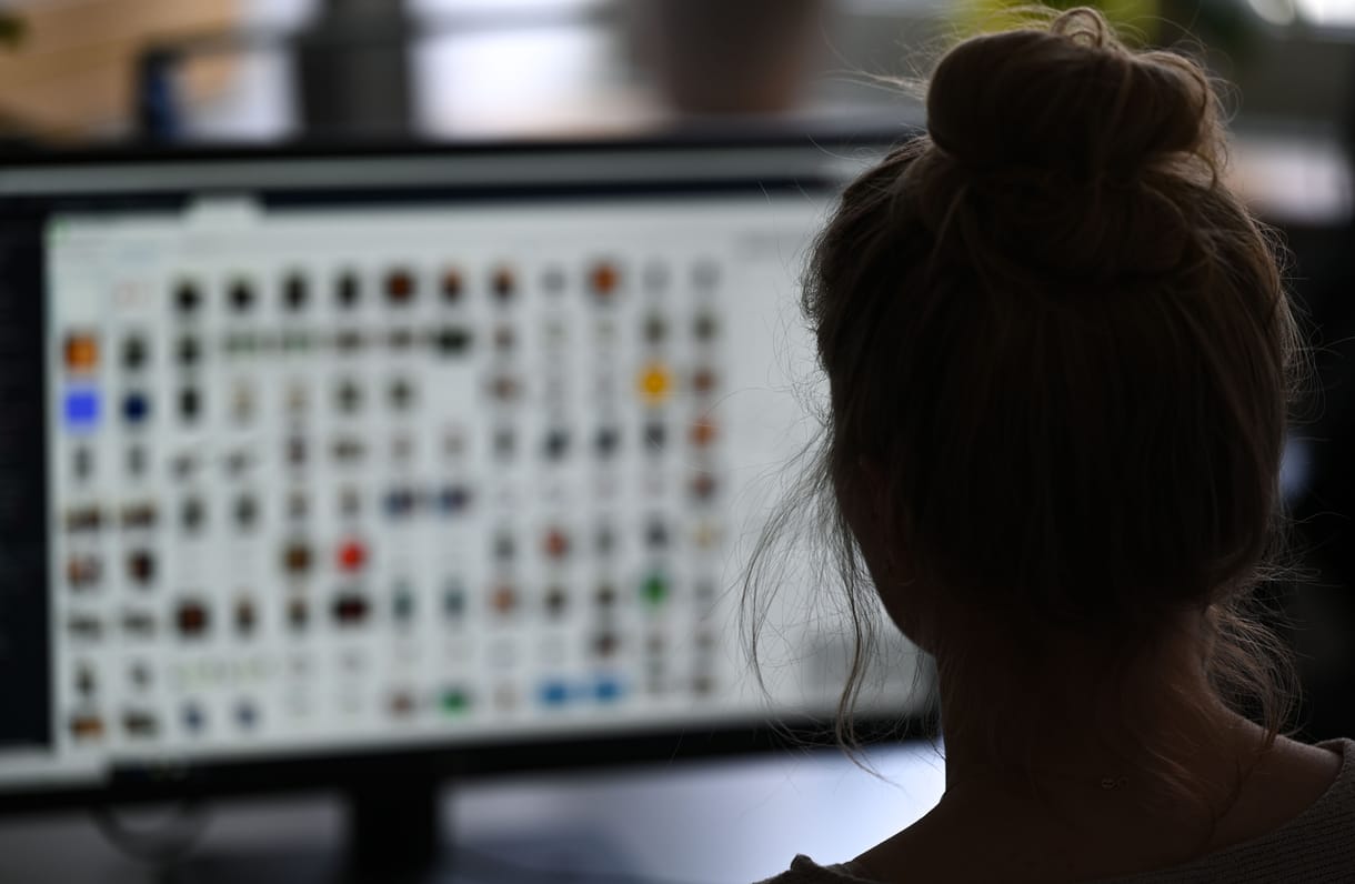 Ellopták a spanyol kislányok fotóját a közösségi oldalakról, meztelenül ábrázolva mutogatták őket az interneten