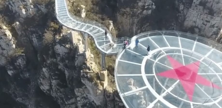 Videó: Kínában vált valóra a tériszonyosok rémálma