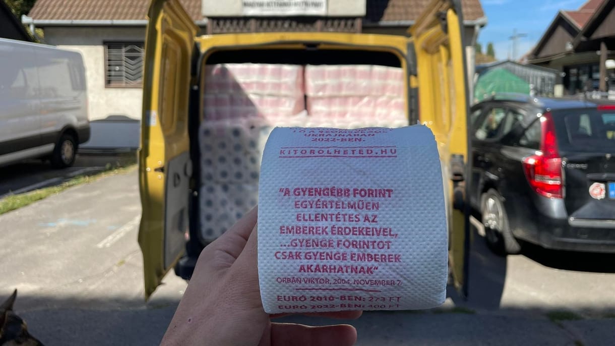A Kétfarkúaknál kötöttek ki a hatpárti ellenzék támogatói által gyártott WC-papírok