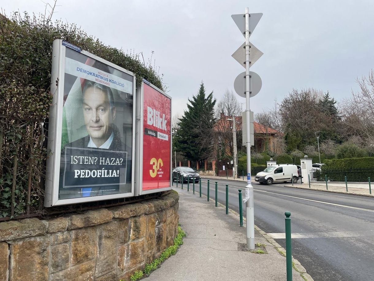 Orbán és a pedofília - új plakátkampányt indított a DK