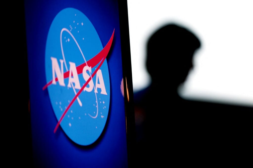 Pradába bújva térnek vissza a NASA űrhajósai a Holdra