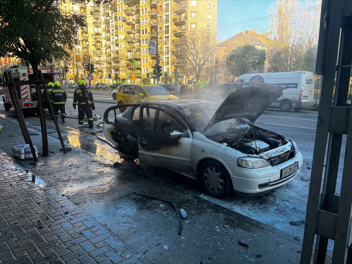 Kiégett egy autó péntek reggel a XIII. kerületben