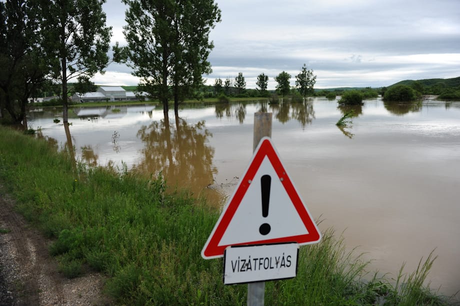 Ítéletidő: adományokat gyűjt a Vöröskereszt