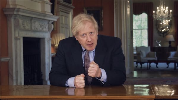 Elszabadulhat a járvány a briteknél, kemény fellépésre készül a kormány