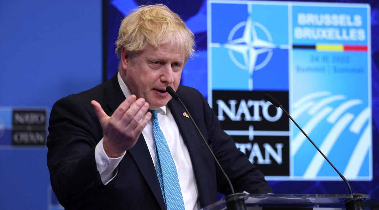 Újabb hatezer rakétát ígért Boris Johnson Ukrajnának
