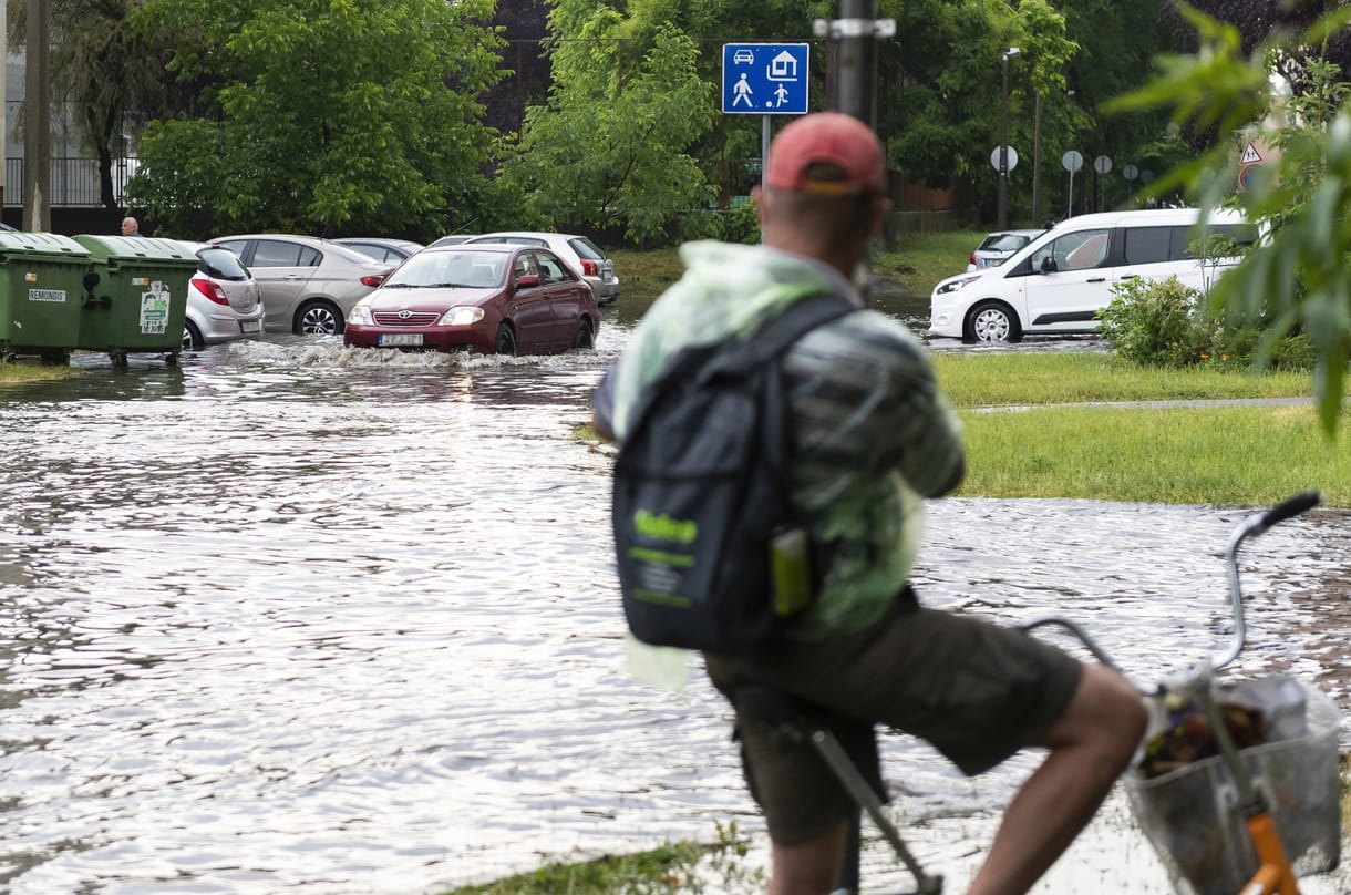 Vihar: iskolához és gyermekotthonhoz is riasztották a tűzoltókat