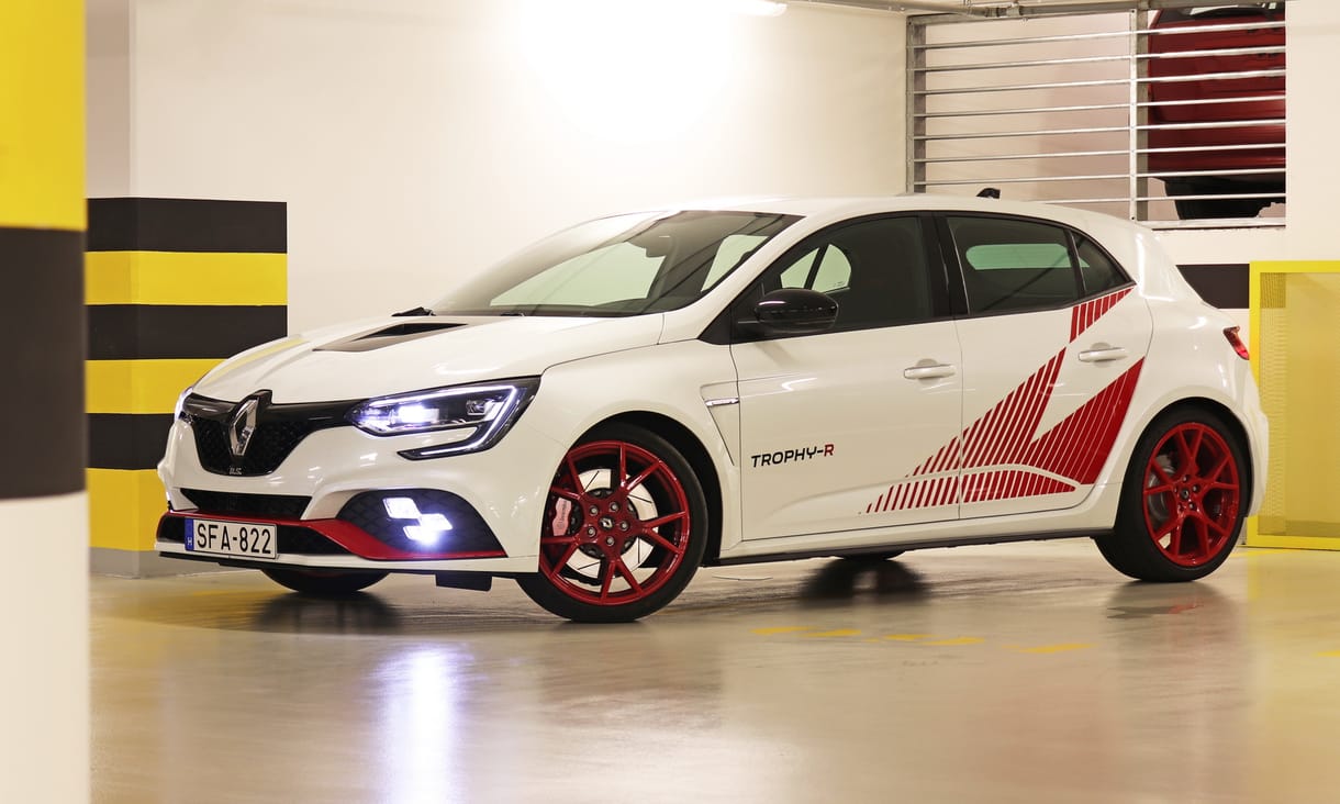 30 millió forint egy Renault-ért? Meghajtottuk a Megane R.S. Trophy-R-t