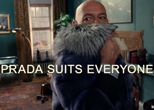 Akar róla beszélni? Ben Kingsley Prada szőrmébe bújt