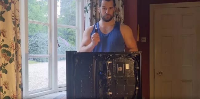 Zseniális videó: így épít gamer PC-t a Vaják főszereplője, Henry Cavill