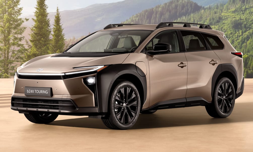 380 lovas új elektromos terepkombi a Toyotától