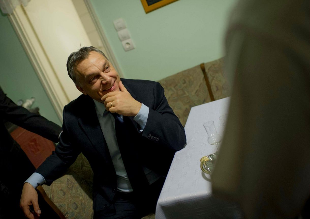 Orbán egy szabolcsi családnál pálinkázott