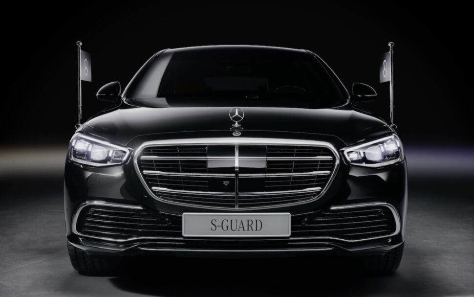 Közel 200 millióba kerül az extra biztonságos Mercedes