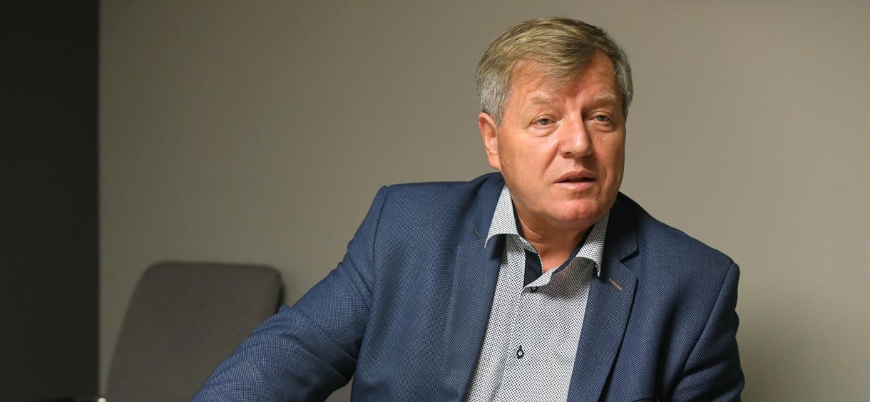Lemond a korábban a modellváltásért felelős Stumpf István az általa vezetett egyetemi alapítvány éléről, mert nem sikerült új rektort választani