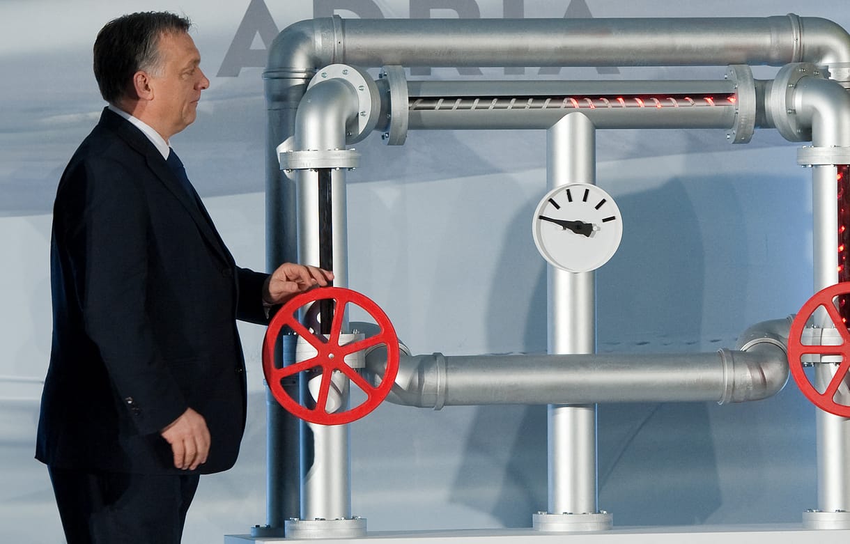 És akkor Orbán azzal fenyeget, hogy ráteszi a kezét a gázcsapra